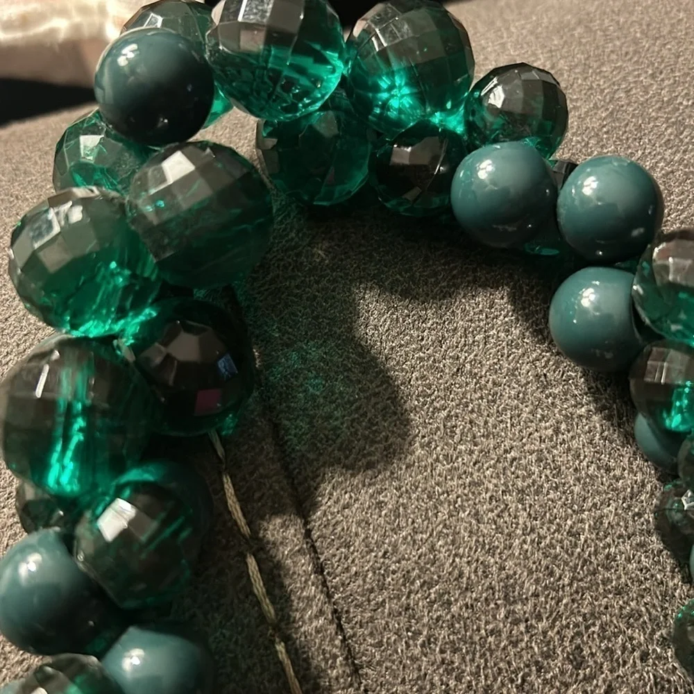 Vintage beaded necklace green plastic clear and opaque 21” long